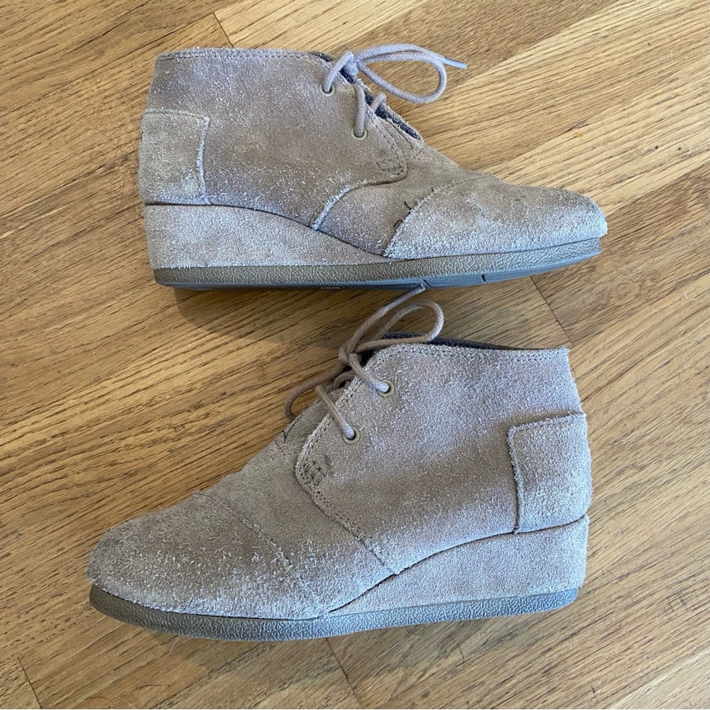 TOMS Desert Wedge Lace Up Shoe Size Y2